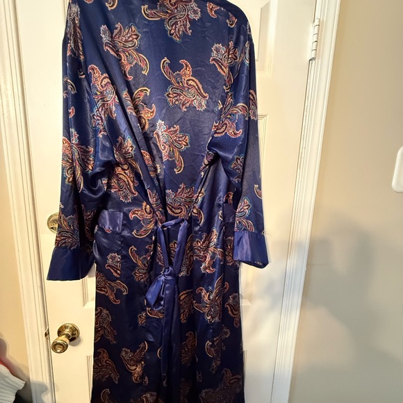 Elegant Navy Paisley Women's Robe - Picture 6 of 7